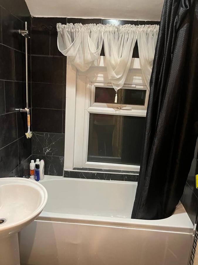 Happy Hours Home Stay London Exterior photo